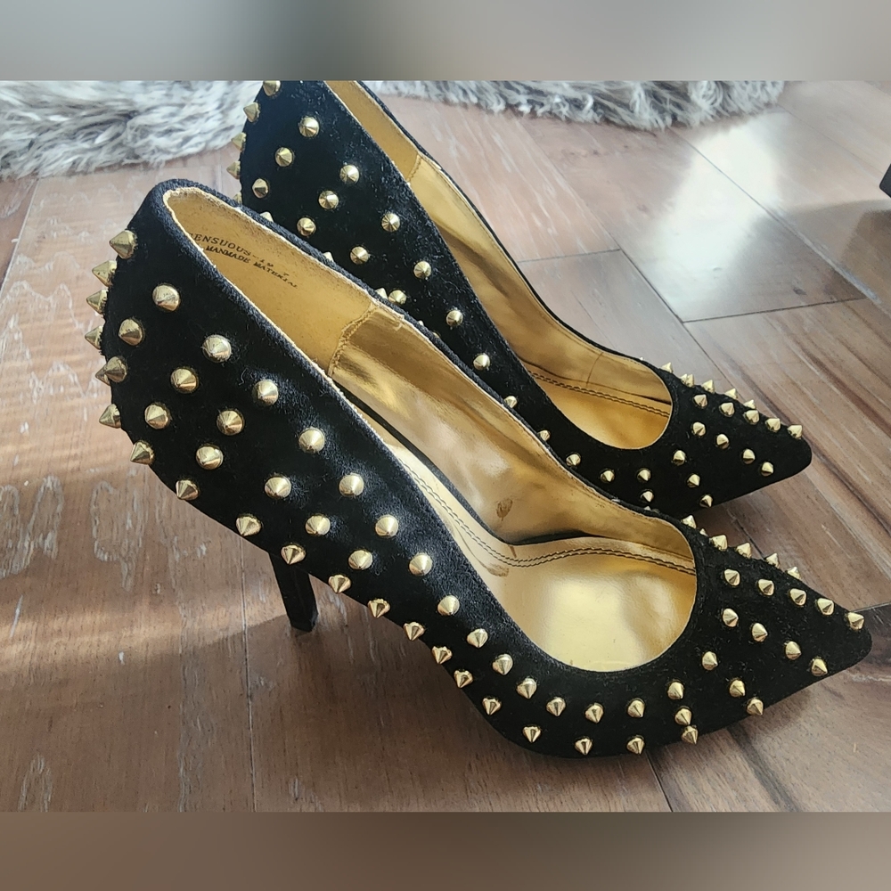 Womens size 7 heels. Black with gold spikes. Like new! - Picture 1 of 4